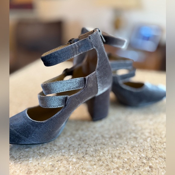 Yoki Velvet Ankle Boots in Gray - Picture 5 of 11